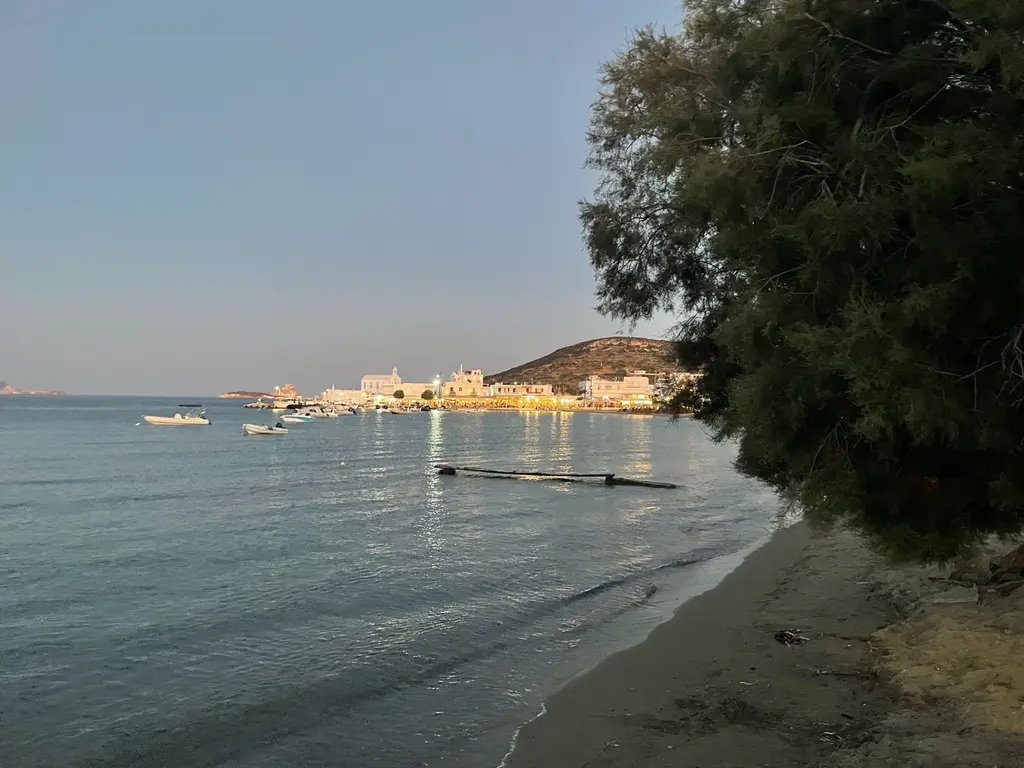 White Pebble Suites & Spa